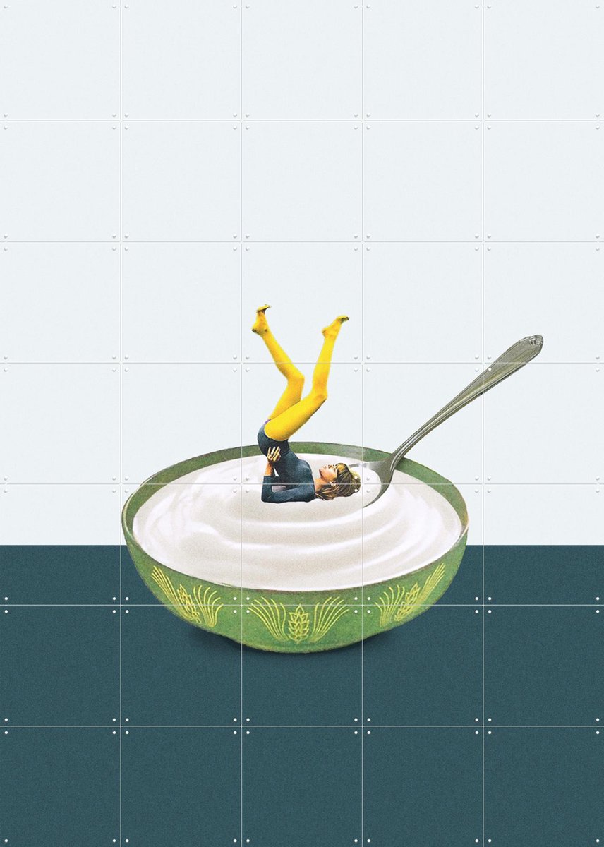 IXXI Yoga in my Yoghurt, Maarten Léon - 100 x 140 cm - Gratis ophangtool - Grote wanddecoratie en posters - Kleurrijk, Illustraties, Surrealisme