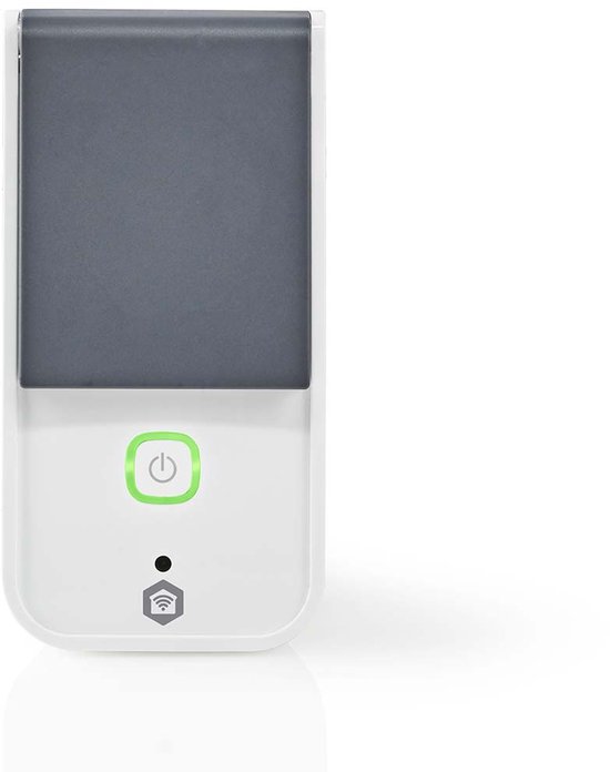 Witte Nedis SmartLife stekker met grijs klepje, aan/uit knop met groene gloed en een verbindingsicoon.