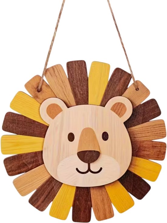 Houten wandhanger van een leeuwengezicht met manen van houten strookjes in bruin- en gele tinten.