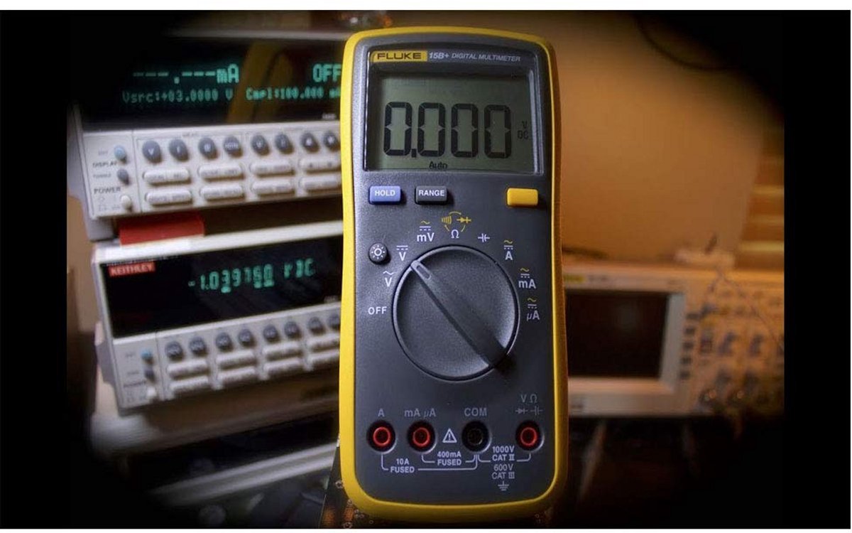 Digitale Multimeter met Groot Verlicht Display - CAT III Veiligheid en Stroommeting tot 10A
