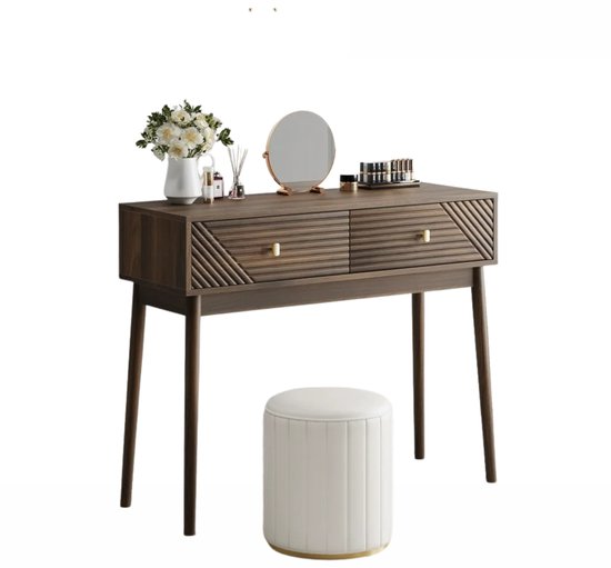 Een donkerbruine console met twee lades en een wit krukje, met make-up items en een spiegel bovenop.