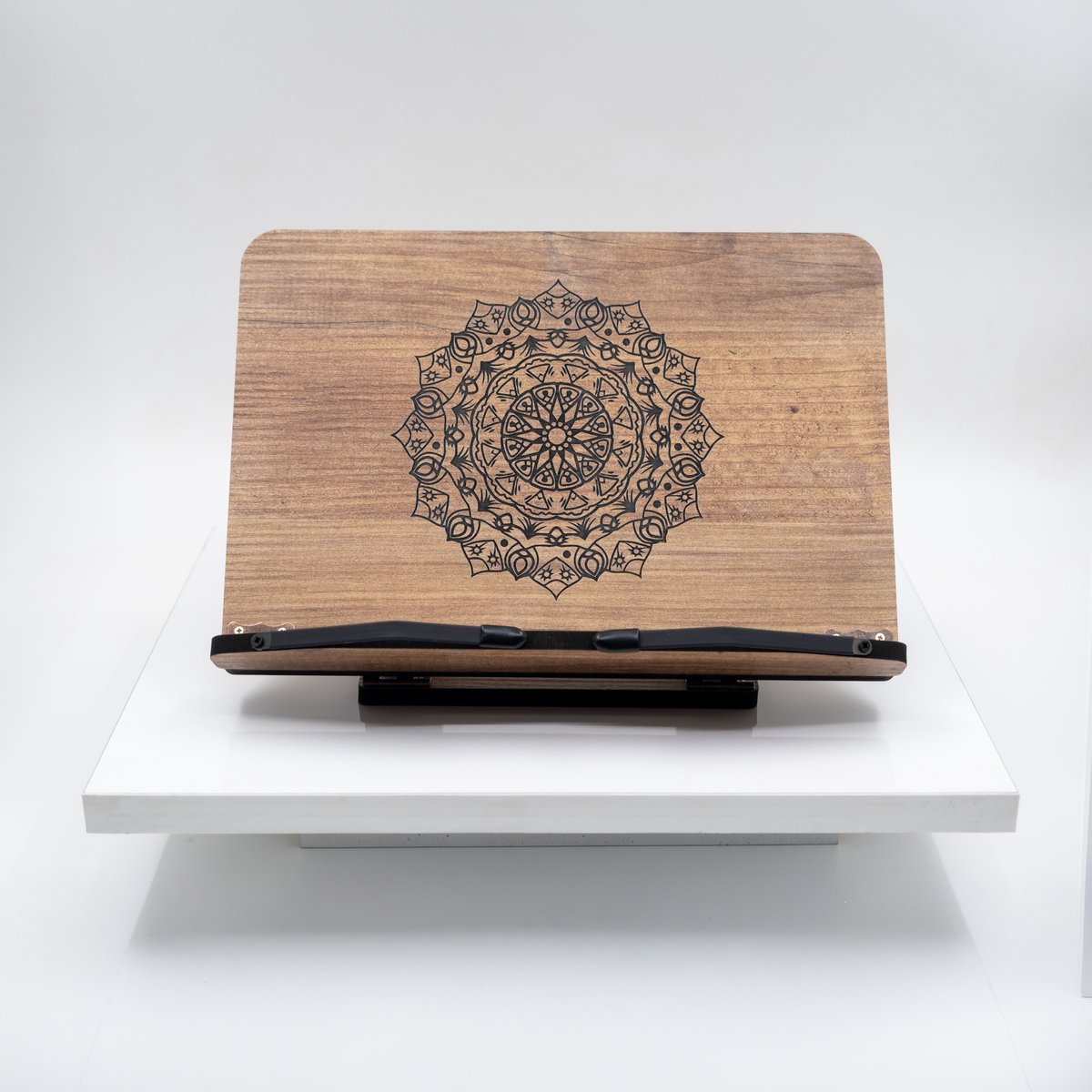 Zeo Wood® Boekenstandaard Hout – Boekenhouder – Kookboekstandaard – Tablet Standaard – Verstelbaar – Mandala Design – 30x20 cm