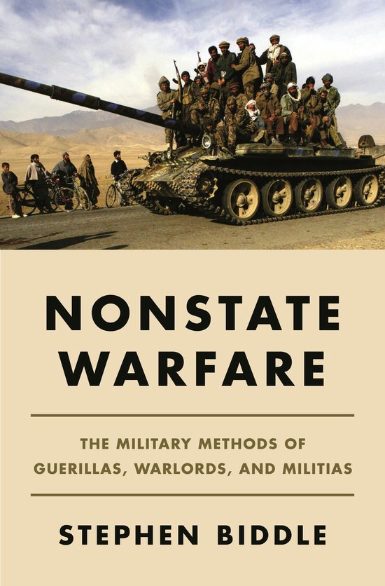 Couverture du livre 'Nonstate Warfare' avec un char d'assaut sur lequel se tiennent de nombreux soldats, entouré de montagnes.