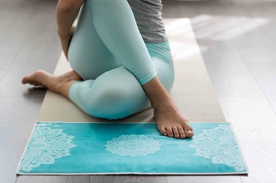 Premium Antislip Yoga Handdoek - Sneldrogend & Zacht, Eco Gedrukt, Kleurrijk - Ideaal voor Hot Yoga, Bikram, Ashtanga, Sport, Barre, Oefening, Reizen - Matendraad van premium — afbeelding 2