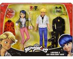 Bandai - Miraculous - Pack 2 Marinette en Adrien poppen met 2 Lieveheersbeestje Black Cat outfits, accessoires - Miraculous 2 beeldjes 26cm Cadeau-idee voor kinderen - Speelgoed voor kinderen van 4 jaar en + - P50359