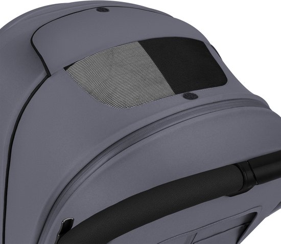 Detail van de grijze XXL-kap van een kinderwagen met ventilatiegaas.