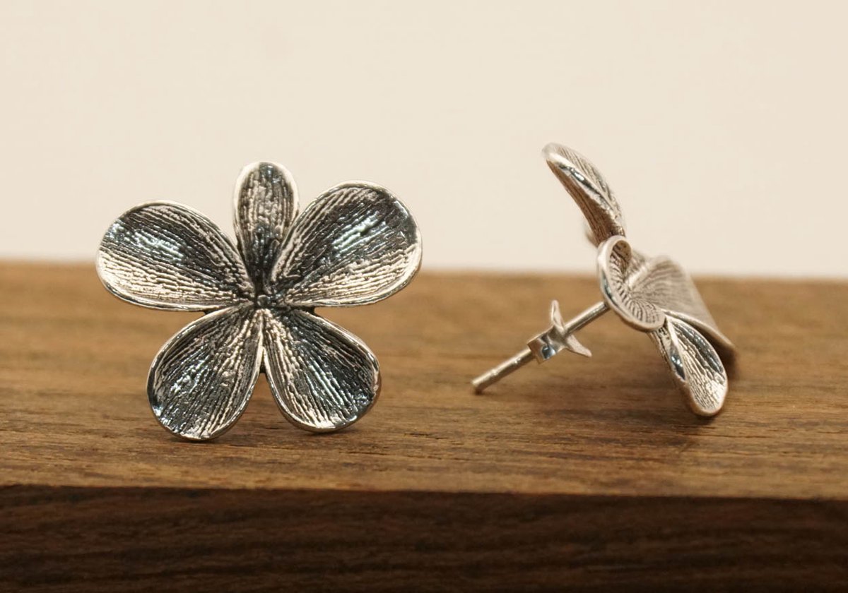 Sterling zilveren oorknoppen bloem viool - violen bloemen oorbellen van 925 zilver - zilveren oorknopjes van het bloemetje viool - viooltje bloemen oorknoppen