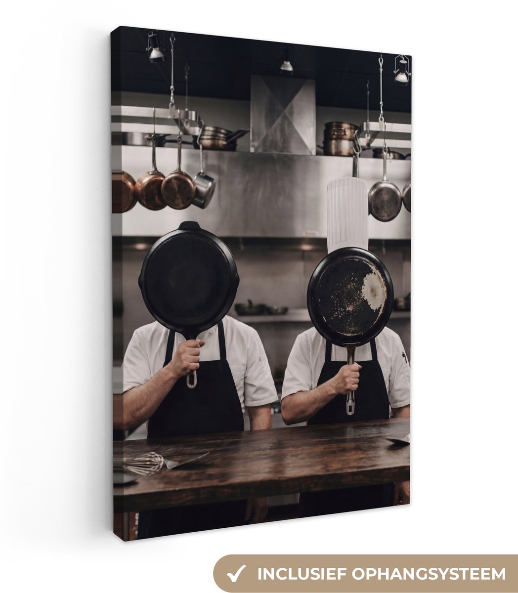 Canvas schilderij 60x90 cm - Exclusieve wanddecoratie Koks - Koekenpannen - Keuken - Muurd