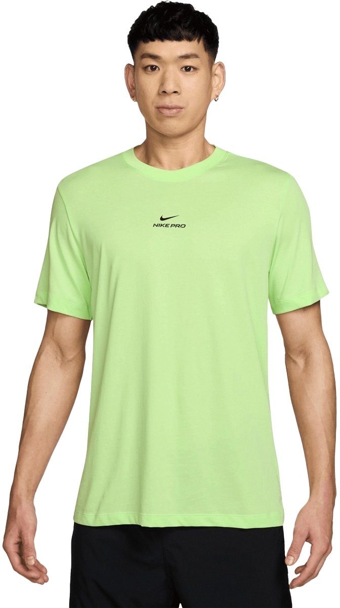 Nike dri-fit studio pro shirt in de kleur . Groen