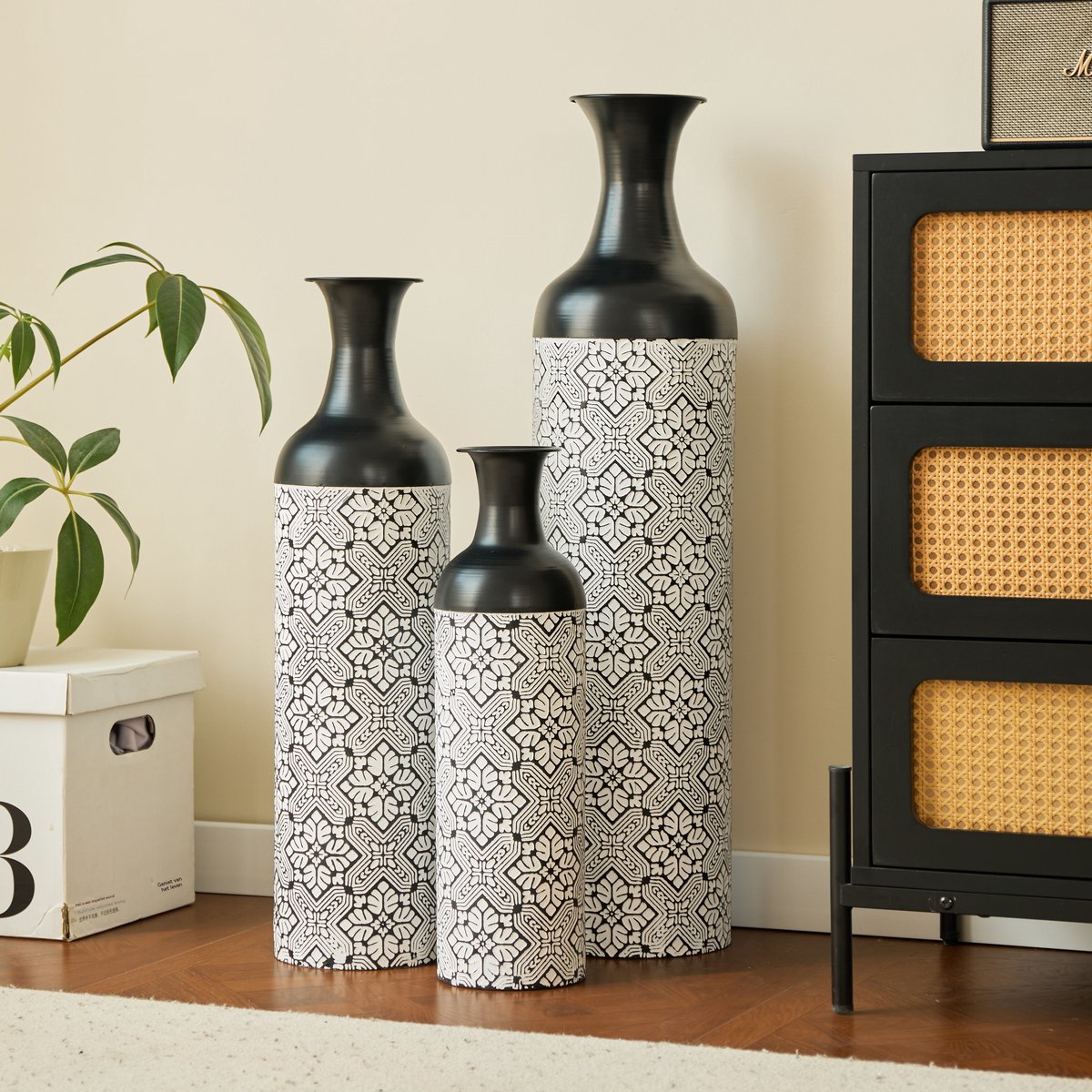 Welltin 3-delige metalen bloemenvaas set – hoge decoratieve vazen (83/66/50 cm) – zwart – voor woonkamer, hal en kantoor zwart-wit