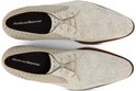Bovenaanzicht van beige Floris van Bommel veterschoenen met textuur en perforaties.