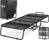 Zwart opklapbed met metalen frame, inclusief beschermhoes met opbergvak.