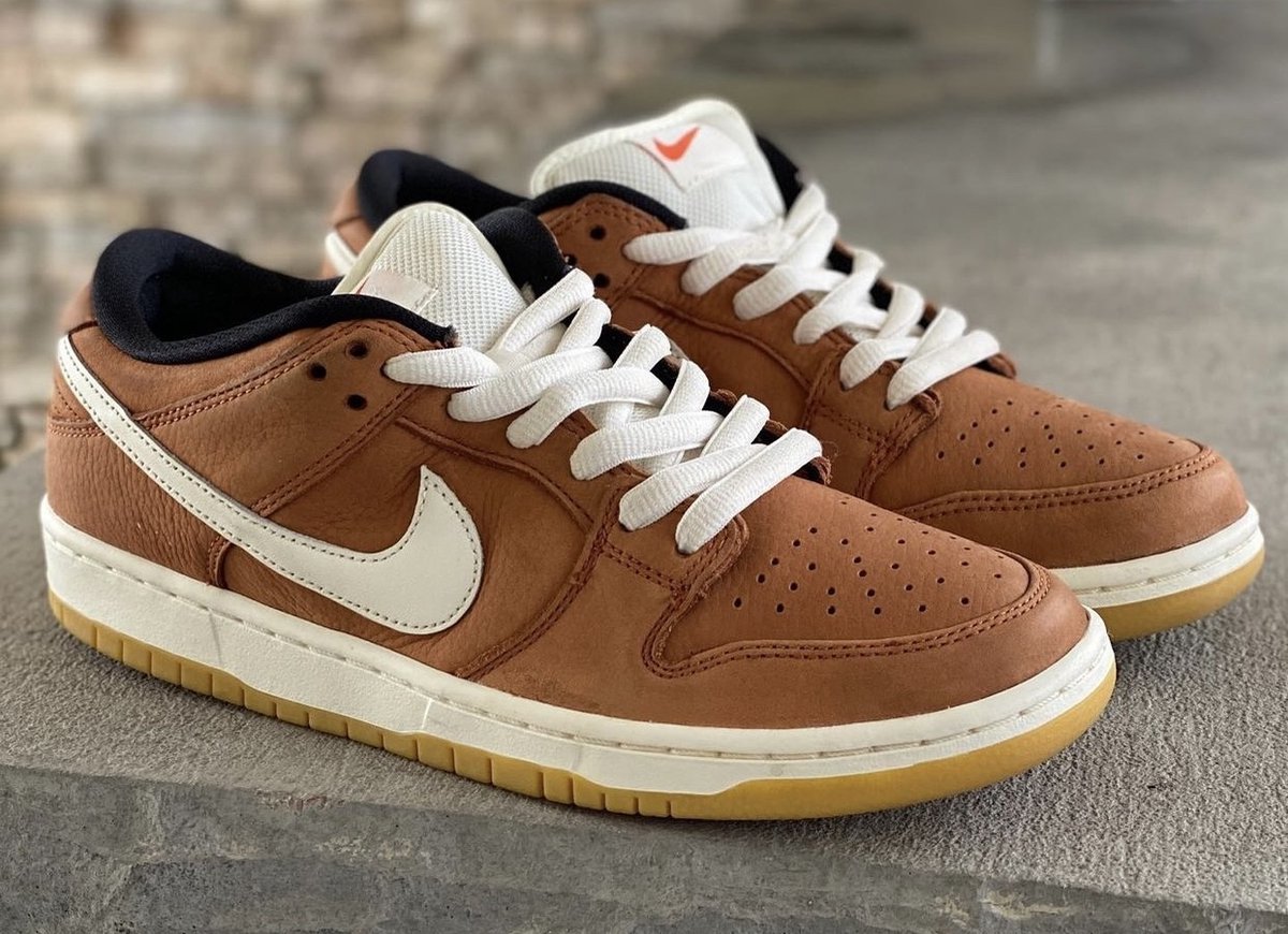 Nike SB Dunk Low bruin