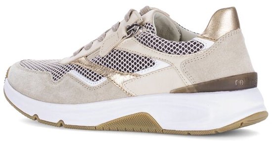 Crème leren sneaker, beige suède, gouden accenten, mesh en ritssluiting.
