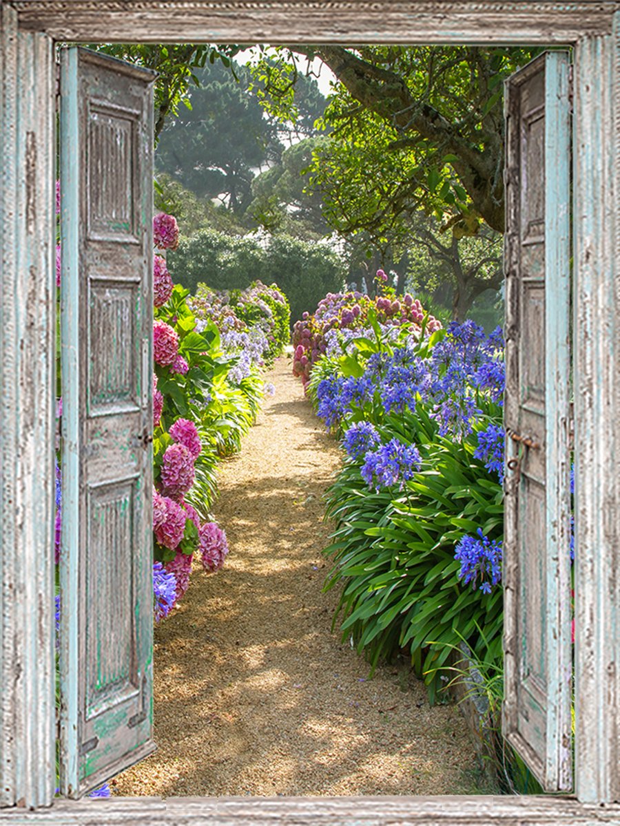 Buitencanvas op houten frame gespannen - 75x100x2 cm - openslaande houten Deuren naar Hortensia tuin - tuinposter - tuin decoratie - tuinposters buiten - tuinschilderij