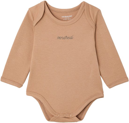 Bruine romper met lange mouwen en 'vendredi' in het zwart.