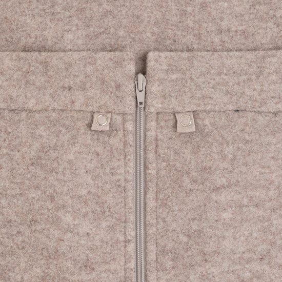 Baby’s Only Merino Brushed Meadow Voetenzak Autostoel 0+ - Gemaakt van 100% Merinowol - geschikt voor 3- en 5-puntsgordel - Te gebruiken tijdens 4 Seizoenen - Sand van Baby's Only — afbeelding 3
