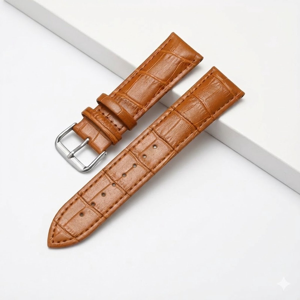 Lichtbruin horlogebandje 12 mm geschikt voor dames en heren met krokodillenlook structuur en zilverkleurige gesp, smal vervangend horloge bandje met stiksel