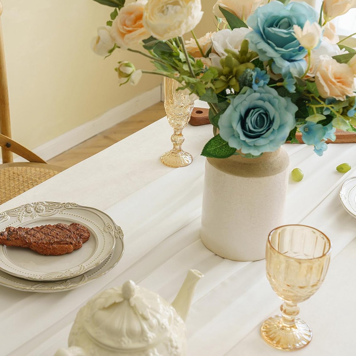 Luxe Waterdicht Tafelkleed Fluweel Beige voor Binnen en Buiten - Strijkvrij en Afwasbaar