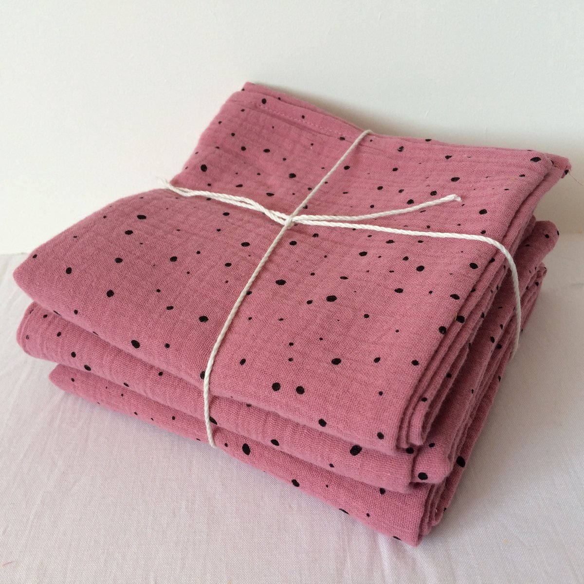 Lovely Stitches Hydrofieldoek Set – 3 Stuks – Mauve met Zwarte Stippen – 60x60 cm – Baby Hydrofieldoeken
