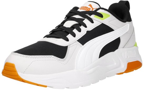 Wit leren sneaker met zwarte mesh neus, witte Puma-streep en oranje accenten.