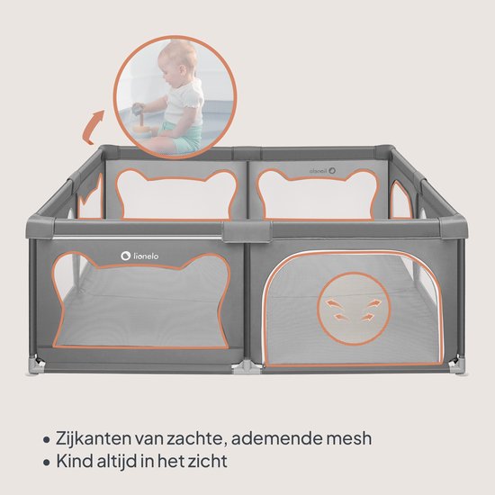 Grijze box met berenpootmotief, mesh zijkanten en een ingang met rits.
