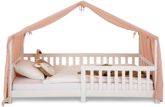 Wit kinderbed met hemeltje met pompons in roze.