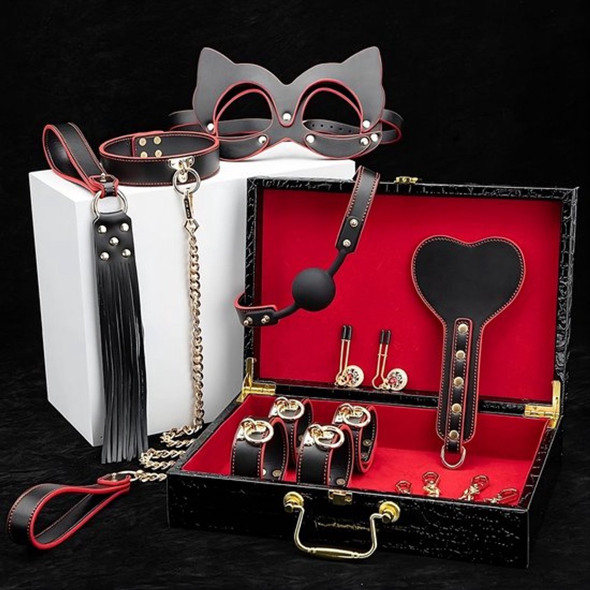Dare to Undress – Fifty Shades of Grey – Luxe 8-delige BDSM Set met Opbergkoffer – Premium – BDSM Bondagesets - Valentijn Cadeau - Handboeien, Halsband, Masker, Gagbal & Zweep - Sex Toys voor Koppels - Seksspeeltjes voor mannen en vrouwen - Kinky