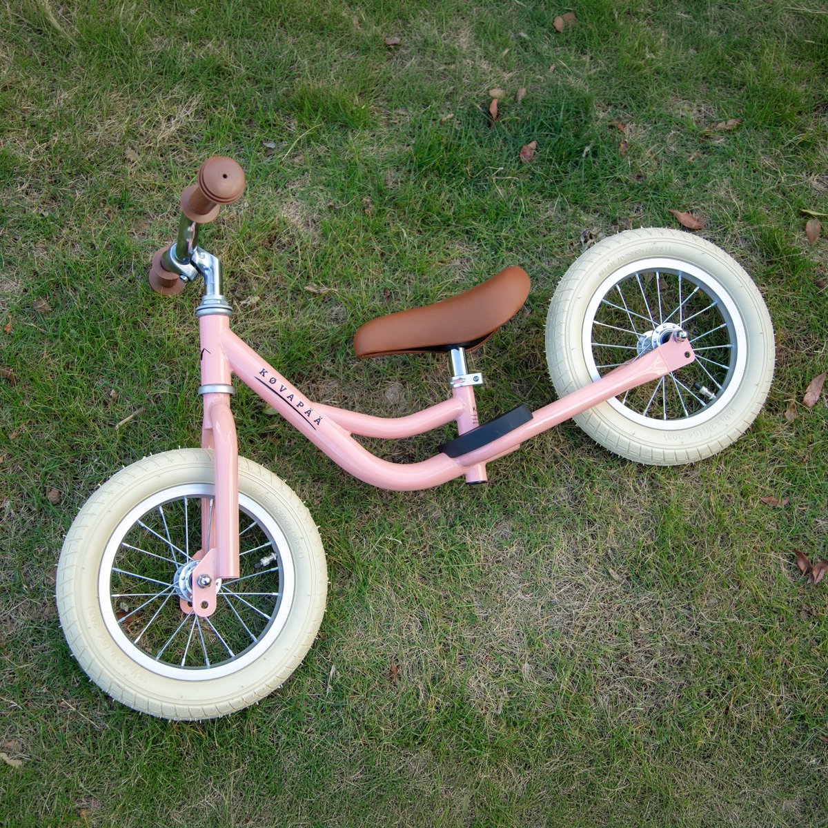 Køvapää Trike - 2 in 1 Loopfiets - 1.5 t/m 4 jaar - Met Naamsticker - 12 inch – Loopfiets - Roze — afbeelding 16