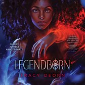 Boekomslag van Legendborn van Tracy Deonn met een jonge vrouw met krullend haar, blauwe en rode vlammen rond haar handen en armen.