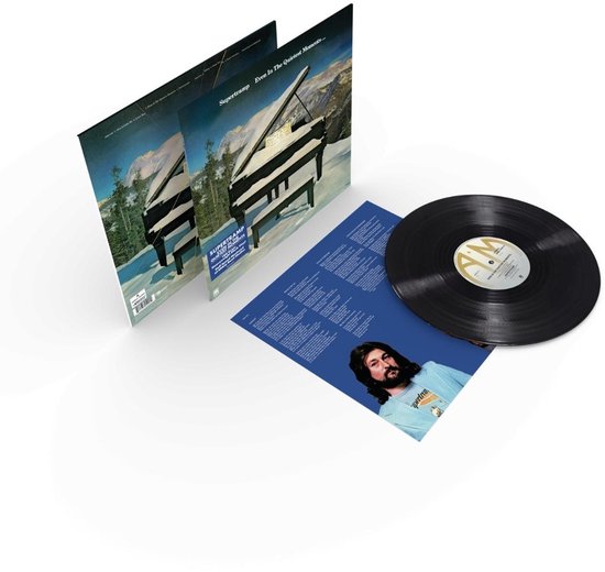 Zwarte vinyl LP van Supertramp met een vleugelpiano bedekt met sneeuw in een berglandschap. Bevat ook een inzetstuk met tekst en een foto van een man met lange haren.