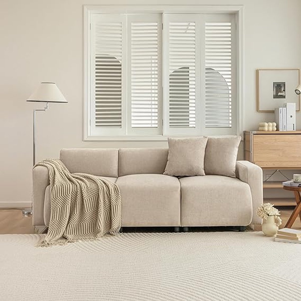Moderne 3-Zitsbank Fluweel Beige met Decoratieve Kussens – Luxe Design Woonkamerbank met Diepe Zit – House&Garden