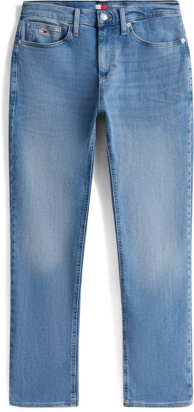 Blauwe jeans met lichte wassing, recht model.