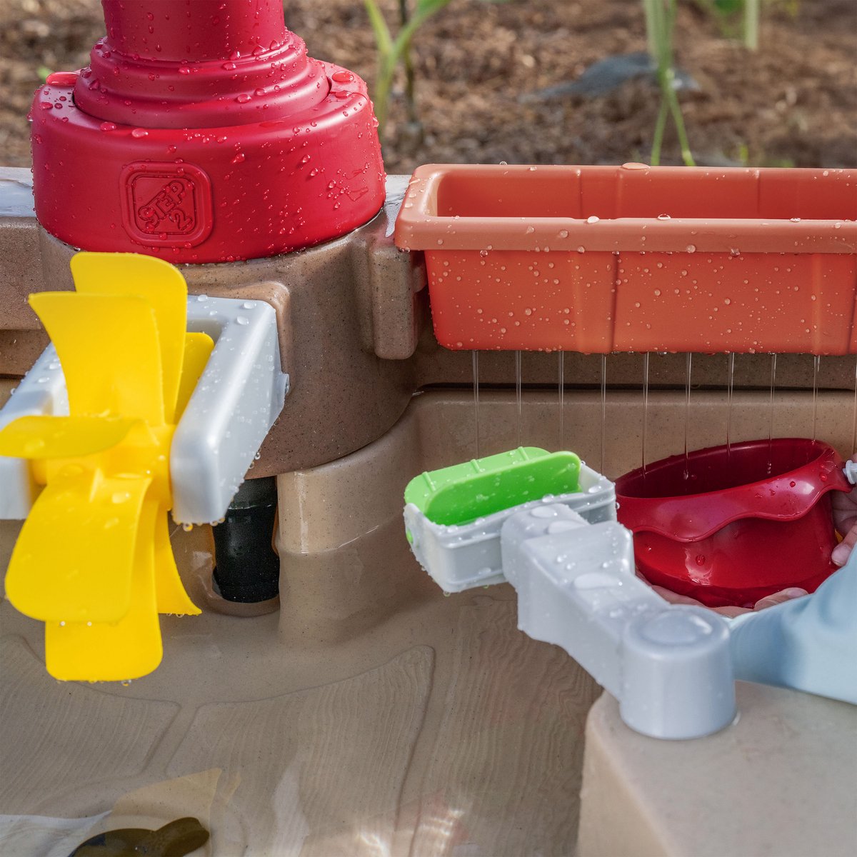 Step2 Pump & Splash Discovery Watertafel – Met waterpomp en 8 accessoires – Waterspeeltafel voor peuters – Buiten speelgoed vanaf 2 jaar – Activiteitentafel met water voor de tuin / buiten — afbeelding 12