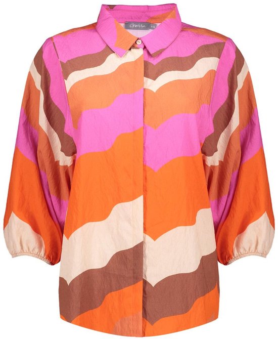 Blouse met golvend patroon in roze, oranje en bruintinten. Pofmouwen.