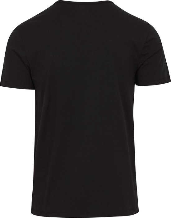 Zicht op de rug van een zwart Levi's T-shirt.