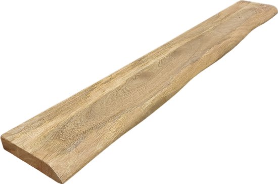 Zwevende wandplank van mangohout met een natuurlijke, onbewerkte rand.
