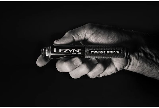 Lezyne Pocket Drive - Handpomp - Fietspomp - Tot 11 bar/16 psi - ABS Flex Hose - Presta en Schrader ventielen - Aluminium - Zwart van Lezyne — afbeelding 5