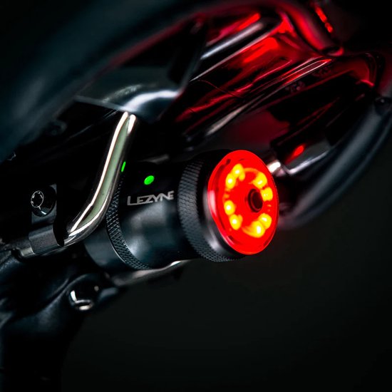 Lezyne Saddle AI Achterlicht - Fietsverlichting Achterlamp - AI Waarschuwing Remlichtfunctie - USB-C Oplaadbare Fietslamp - Veiligheidslampje - Fietsverlichting - 5 standen - Zwart — afbeelding 2
