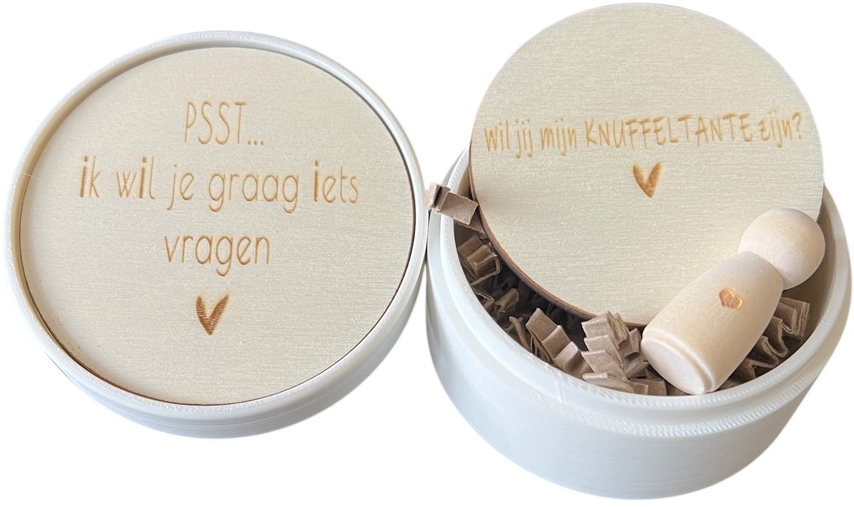 Doosje baby | peg doll | wil jij mijn knuffeltante zijn | peetante vragen | knuffeltante worden | knuffeltante vragen | cadeau | doosje met een vragen | peetoom woag