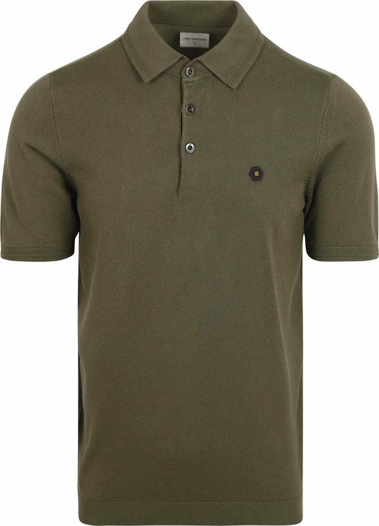 Legergroen gebreid poloshirt voor heren, met kraag, knoopsluiting en zwart logo op de linkerborst.
