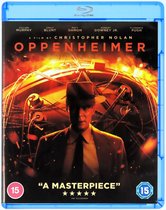 Voorkant Blu-ray hoesje van Oppenheimer met de hoofdrolspeler, vuur en tekst 'A MASTERPIECE'.