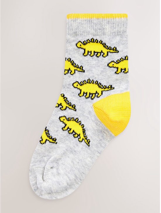 Lichtgrijze sokken met een print van gele dinosaurussen en gele tenen.