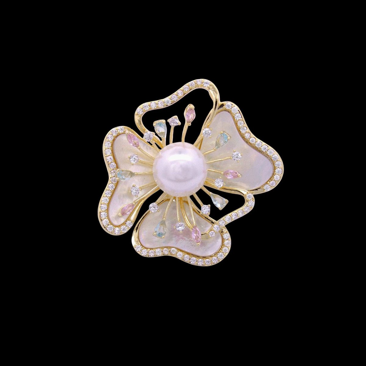 Victoria Valenza Goudkleurige Anemoon Broche met Imitatieparel en Zirkonia Stenen - Broche - Goudkleurig - Bloem broche - Zirkonia