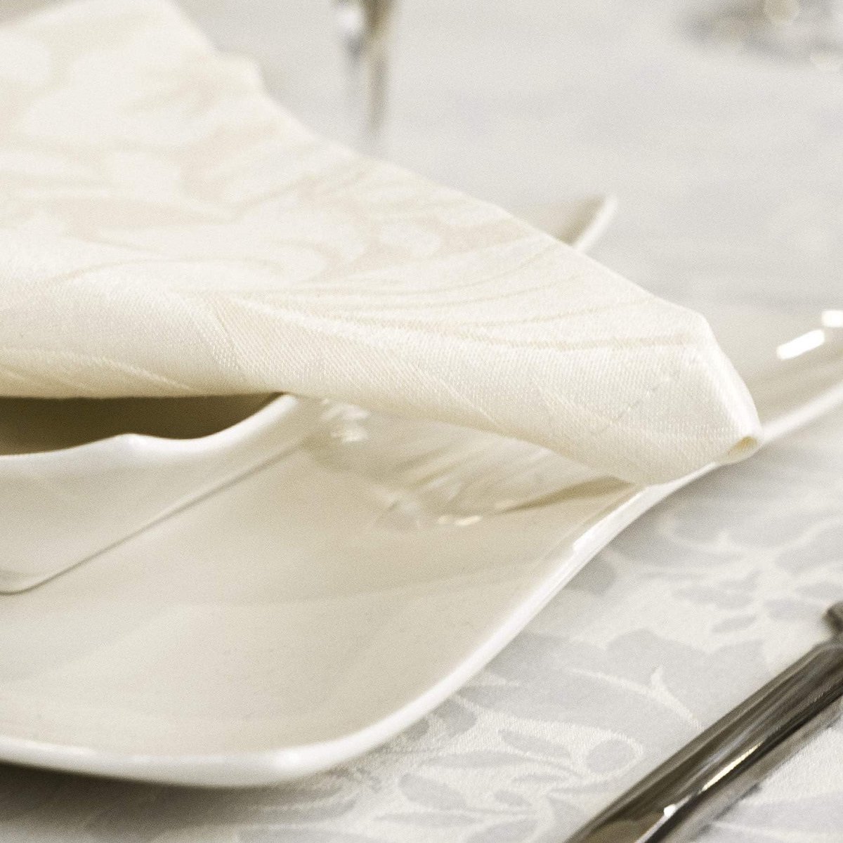 Luxe Beige Tafellaken - Anti-Vlekken Behandeld - Groot Formaat