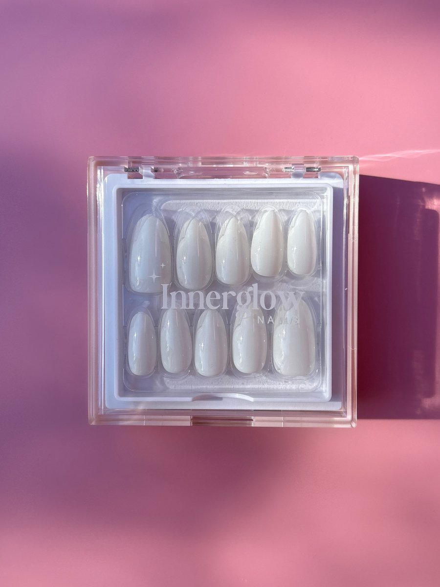 Innerglow Nails - Style ‘Milky White’ - Medium Amandel Nails - Witte Nagels - Hoge Kwaliteit Soft Gel - 24-28 stuks Plaknagels - All-in-one Nail Kit met Nagellijm - Nepnagels - Kunstnagels - Zelfklevende Nagels