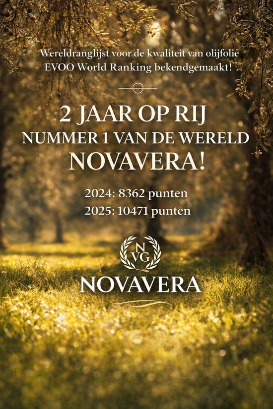 Achtergrond met olijfbomen. Tekst: "2 JAAR OP RIJ NUMMER 1 VAN DE WERELD NOVA VERA! 2024: 8362 punten 2025: 10471 punten".