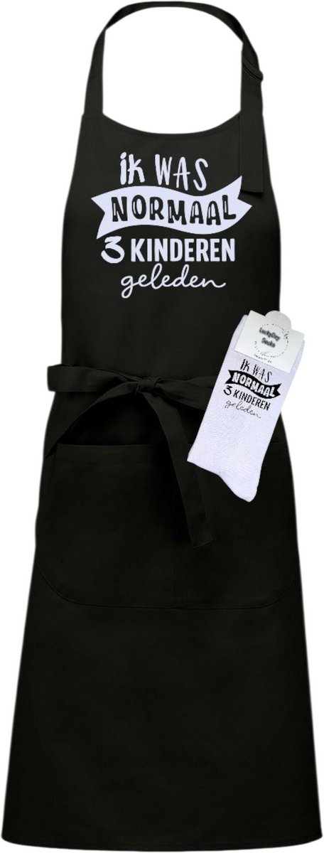 Keukenschort en sokken met tekst - Giftset - Ik was normaal 3 kinderen geleden - Moederdag - Vaderdag - Zwart - Verstelbaar - Cadeau idee - Verjaardag - Cadeau dames en heren - Liefste Opa en Oma cadeau - Verrassing - Grappig cadeau - Onesize
