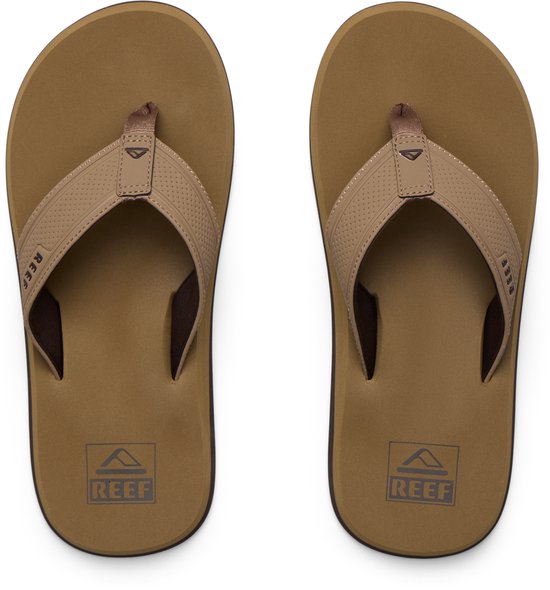Bruine Reef teenslippers met een perfo rand aan de bandjes. Reef logo op de zool.