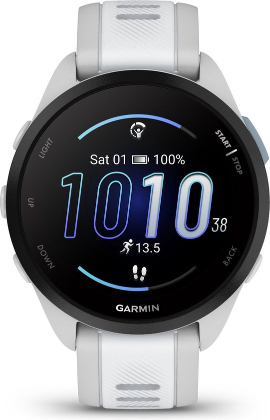 Lichtgrijze Garmin Forerunner 165 smartwatch met zwart display, datum zaterdag 1, batterij 100%, tijd 10:10 en stappen 13.5.